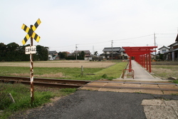 赤い鳥居と一畑電車