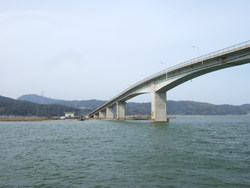 中海大橋を見る景色